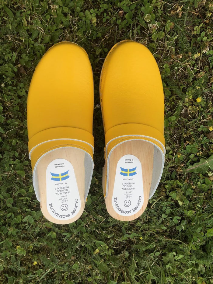 Original Yellow Swedish Wooden Clogs – Handmade in Sweden | Genuine Yellow Leather & Alder Wood