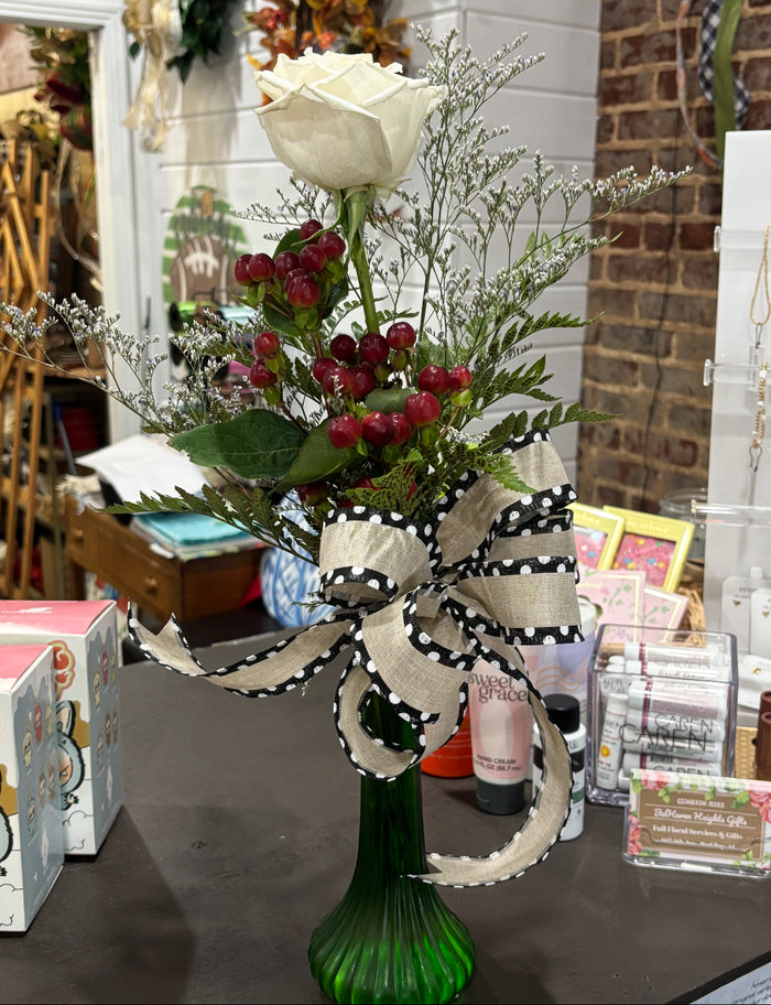 Single Fresh Cut Rose Arrangement Cash & Carry-Designers Choice; Color May Differ