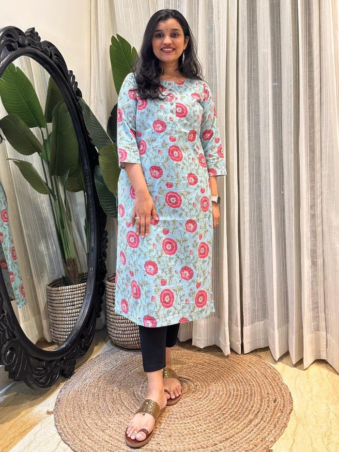 Weekend Round Neck Kurta- Pastel Green