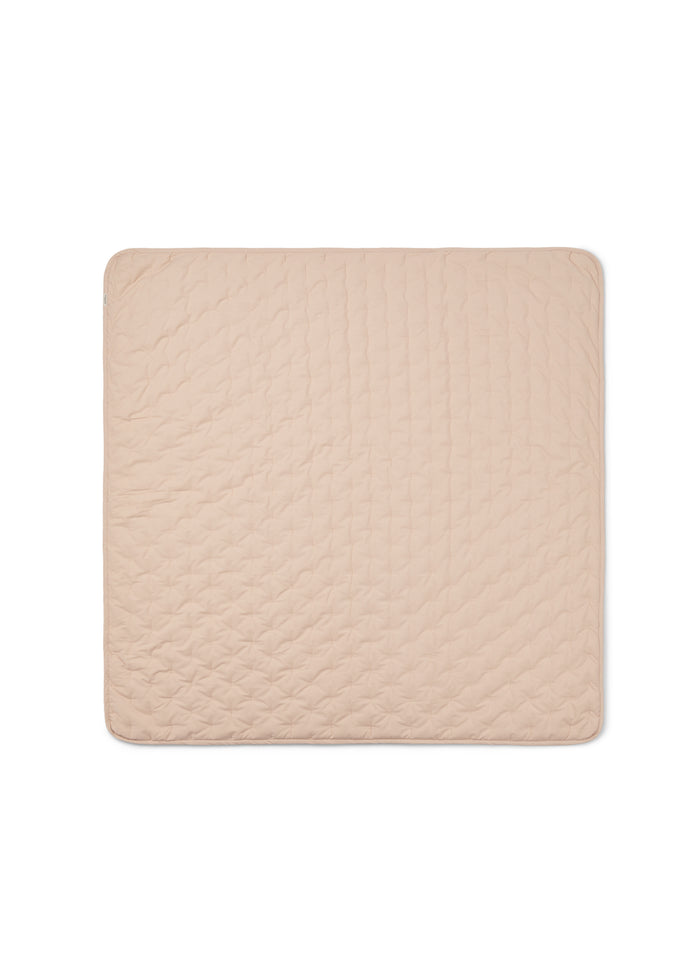 Kvadratisk baby quilt tæppe i beige med ensartet quiltmønster og kant
