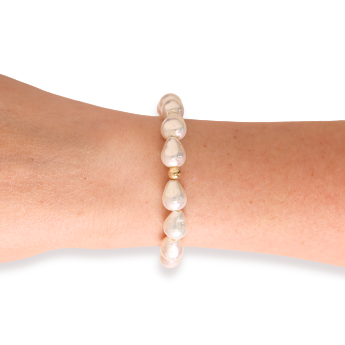 Beaded Blondes Bella Pearl Bracelet in Gold-Standard