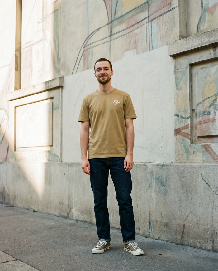 Contrast Star Graphic T-Shirt – Olive