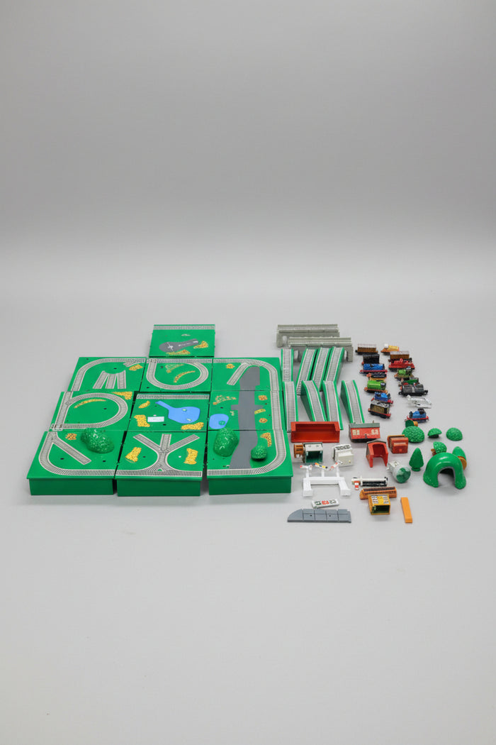 ETRL Vintage Thomas the tank engine set. Used