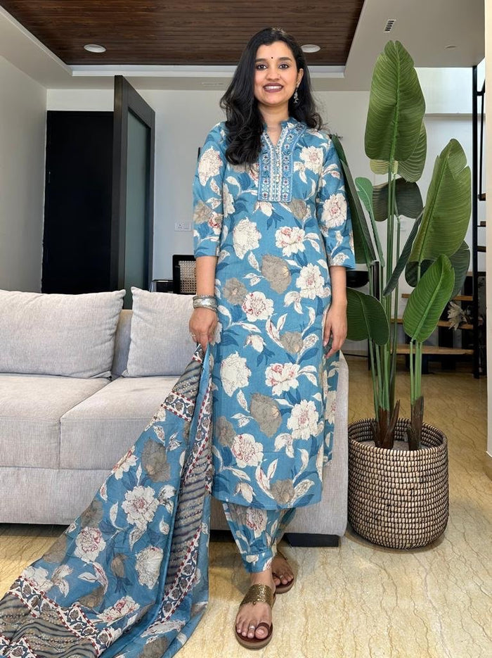 Floral Afghan Cotton Set in Light Blue