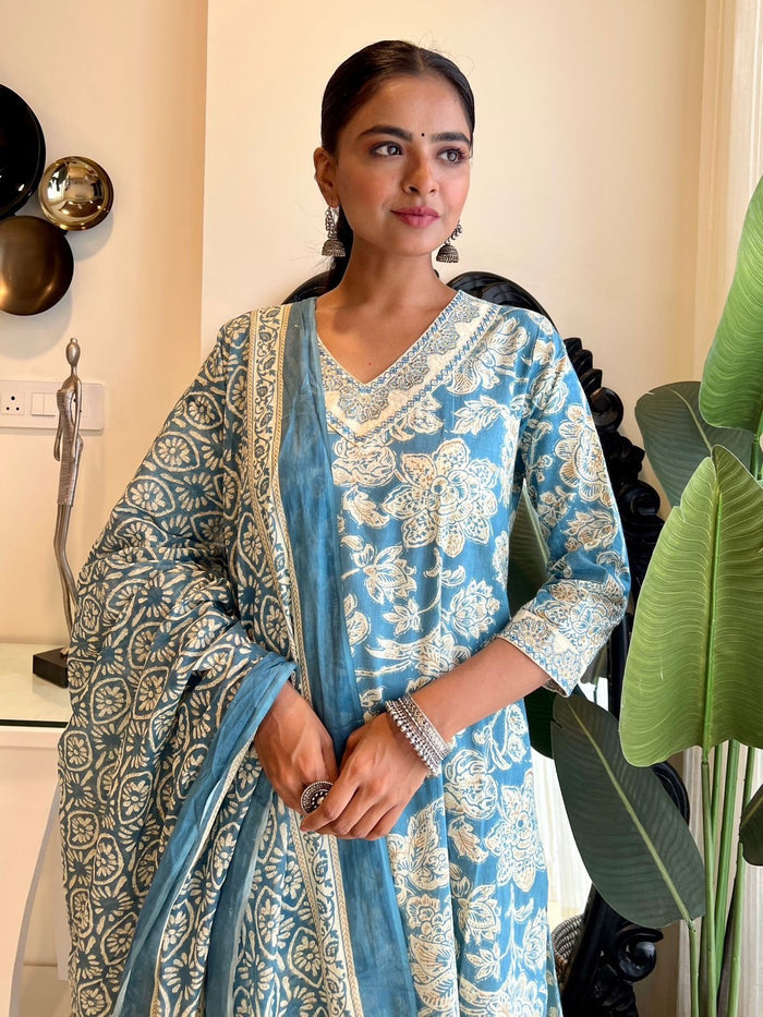 Floral Romance Cotton Afghan Set- White Sky Blue
