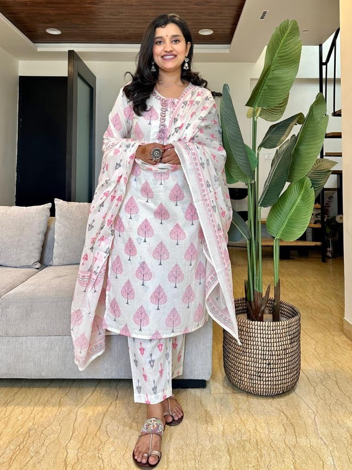 Off White Boota Set- Pink