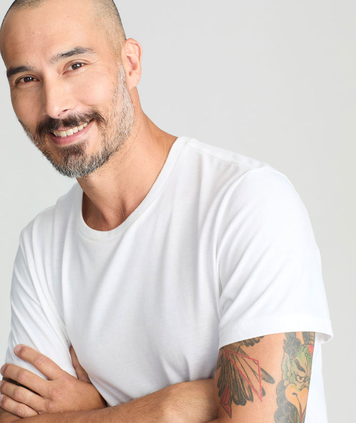 Model is wearing UNTUCKit saxum tee in white.