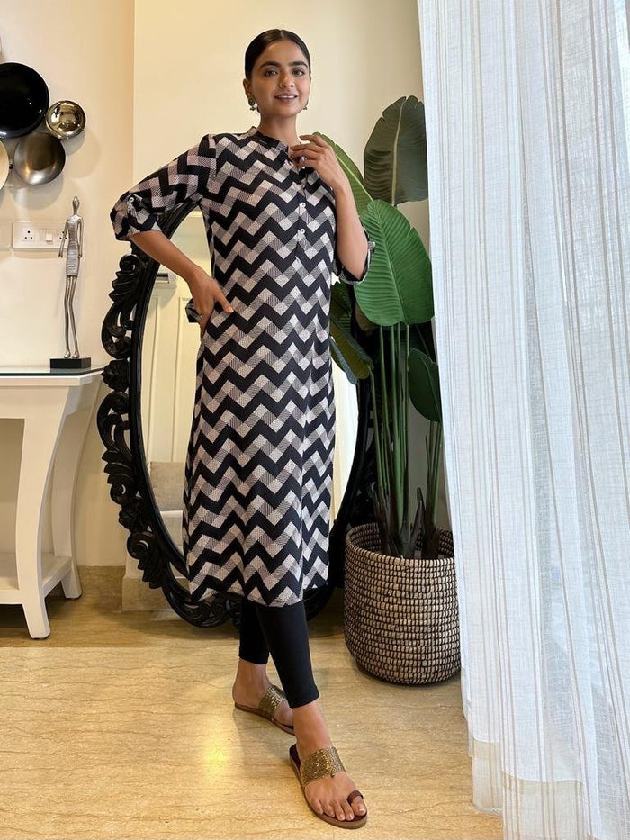 Weekend Rayon Kurta- Black Zig Zag