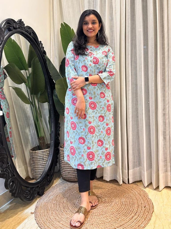 Weekend Round Neck Kurta- Pastel Green